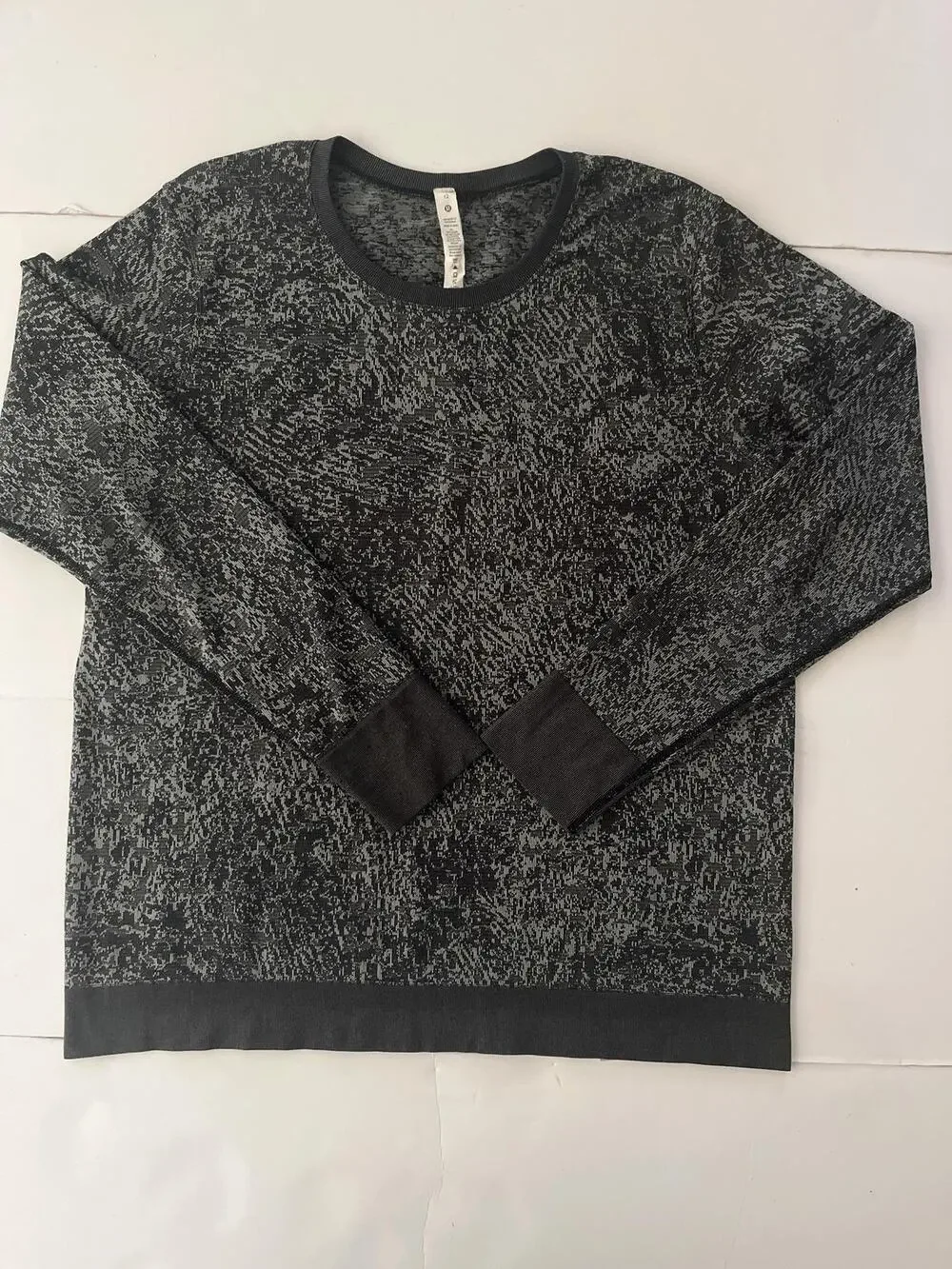 Lululemon Swiftly Breathe Top Women 12 Black Geometric Knit Long Sleeve